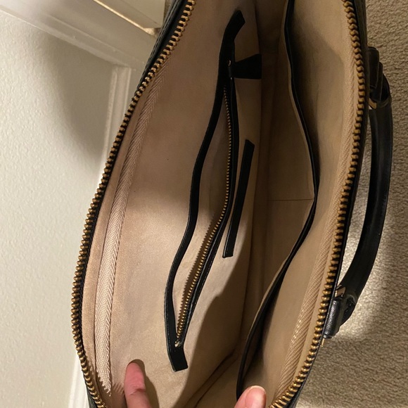 HP Leather Laptop Bag - Picture 3 of 3